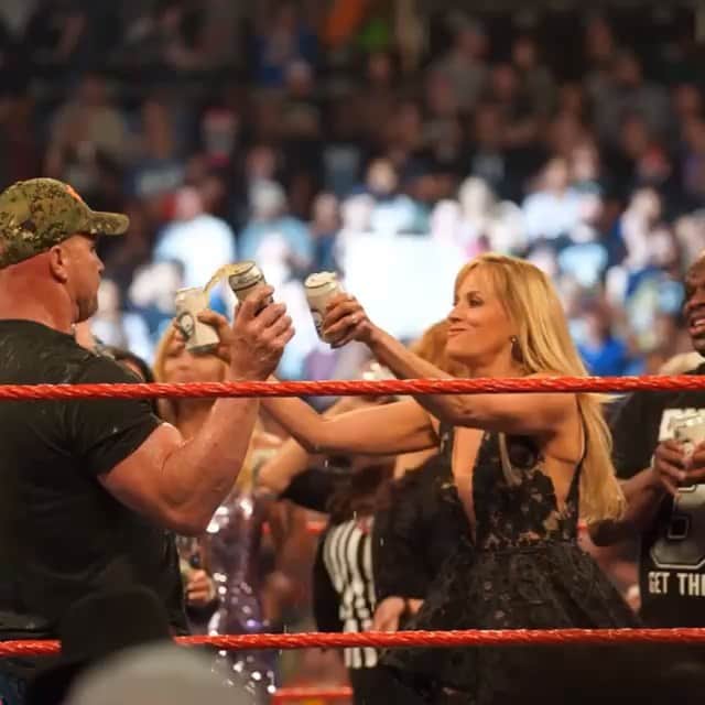 ストーン・コールド・スティーブ・オースチンのインスタグラム：「This video from @wwe #rawreunion was made by my dear friend and favorite beer drinking partner @liliangarcia.  Check out her excellent podcast Chasing Glory on every major podcast platform. http://YouTube.com/liliangarcia And check out her Chasing Glory App. ⬆️SOUND」