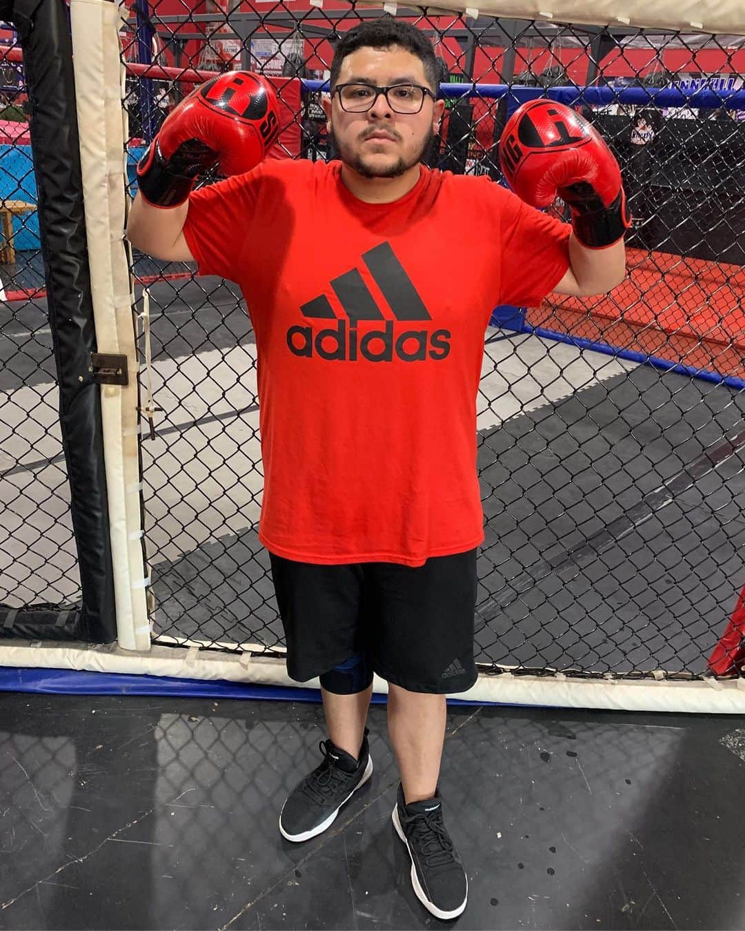 リコ・ロドリゲスのインスタグラム：「Mama said knock you out 🥊🔥」