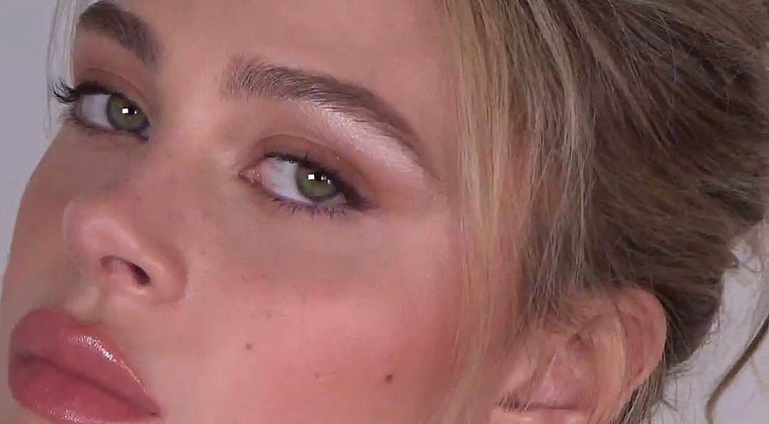 ニコラ・ペルツのインスタグラム：「i love strange angels」