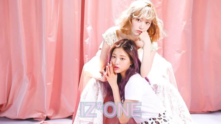 Cazumaxのインスタグラム：「IZ*ONE 宮脇咲良さんとウォニョンちゃんのメイキング🔥ViViで撮影させていただきました🙏 @vivi_mag_official  #vivi#izone」