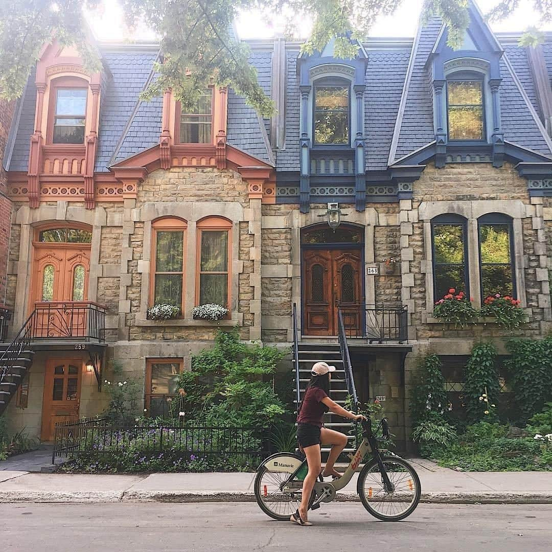 Explore Canadaさんのインスタグラム写真 - (Explore CanadaInstagram)「Wrought-iron staircases, old-style stone masonry, walk-up duplexes, boutiques, and other unique stores make up @Montreal's hip Plateau-Mont Royal neighbourhood. One of the best ways to explore the city is by bike, so we recommend renting from a local bike store or using one of the many @biximtl or @JUMPbyUber bikes scattered throughout the city. #ExploreCanada⁠ .⁠ 📷@shanellerivera⁠ 📍@montreal, @tourismequebec⁠ .⁠ #QuebecOriginal #Montreal #MTLmoments ##leplateau⁠」7月25日 8時00分 - explorecanada