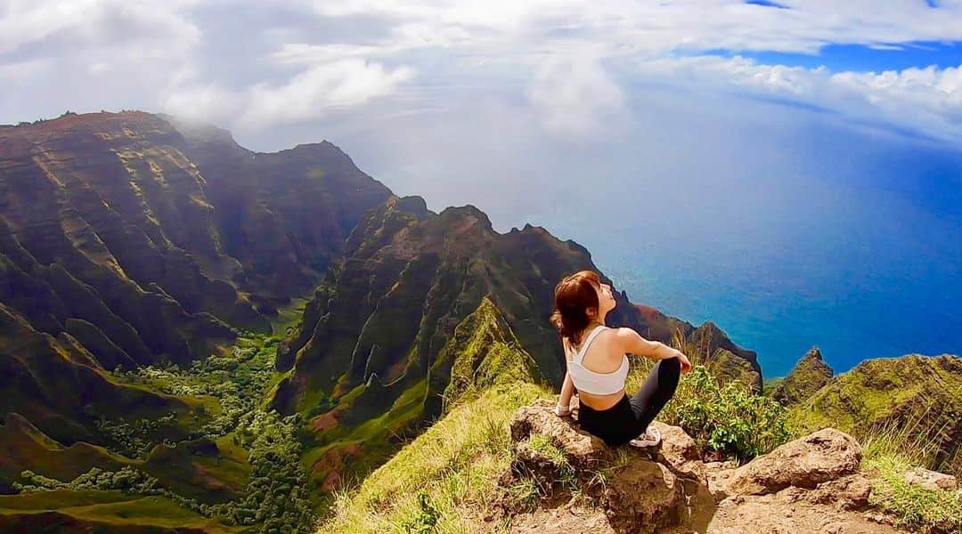 小嶋彩乃のインスタグラム：「Absolutely breathtaking... ・Awa'awapuhi Trail ・The total 6.7 miles ・Moderate  #kauai #hawaii #travelgram #trail #hikehawaii #beautifuldestinations  #seetheworld #naturelovers #explorenature #islandsofadventure #gardenisland #カウアイ島 #ハワイ #旅 #絶景 #大自然 #ハイキング #海外生活 #ロサンゼルス #カリフォルニア」