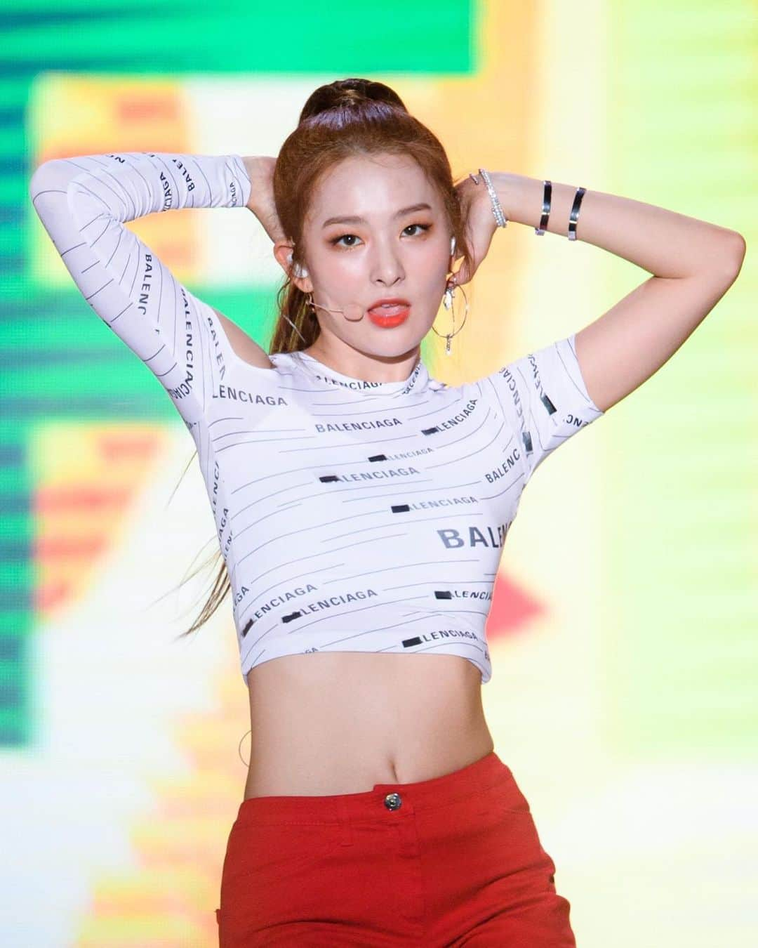 スルギさんのインスタグラム写真 - (スルギInstagram)「SEULGI - Ulsan Summer Festival - ⚠️ Her abs is angry 🔥🔥🔥 #REDVELVET #레드벨벳 #SEULGI #슬기 #🐻」7月25日 8時26分 - kristiandawal29