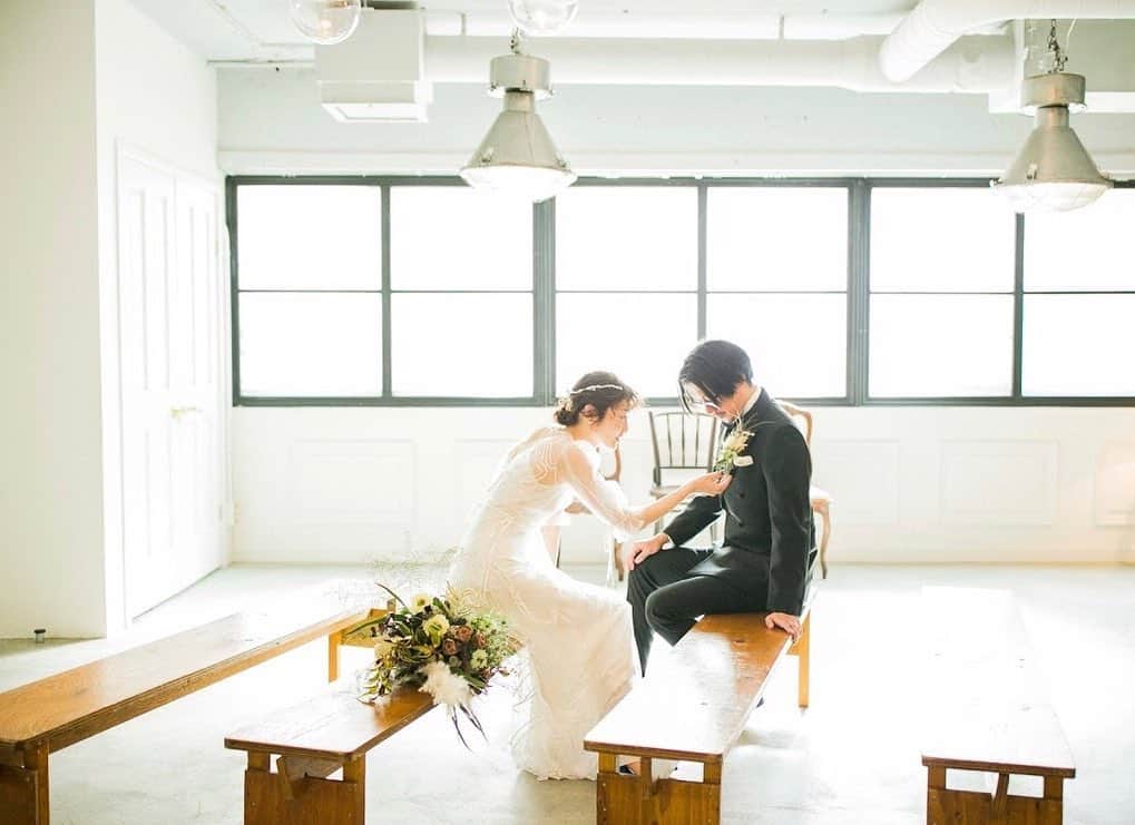 のインスタグラム：「・ ・ 渋谷南平台に佇む名もなきhotel noname hotel “HOTEL EMANON” @hotel_emanon_wedding  これまでoriginal weddingのお手伝いを通じ おふたりだけの幾つものwedding dayを 名もなきhotelに刻んできました ・ そんなnoname hotel “HOTEL EMANON”が 生まれ変わりました ・ 時代の変化やTRENDを取り入れた よりPhotogenic空間 よりCawaii空間 よりElegant空間 より凛とした空間 ・ 日本中の花嫁ゴコロをくすぐる空間と時間を 名もなきhotelより新たにご提案致します ・ #weddingcircus #hotelemanon #weddingdress  #weddingflower #bridal #wedding #2019wedding #weddingdirection  #originalwedding #fashion  #花嫁 #プレ花嫁  #卒花嫁 #オリジナルウェディング  #結婚 #結婚式場 #結婚式 #結婚式準備 #結婚準備  #結婚式アイデア #写真 #1日1組貸切wedding  #結婚式レポ #結婚式レポート #ウェディング  #ブライダル #ウェディングフォト #入籍 #ウェディングフェア #ブライダルフェア」