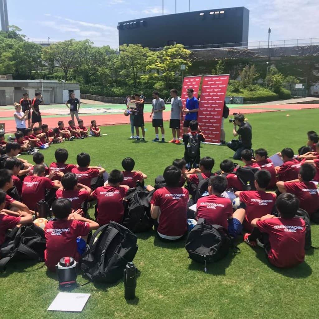 ジュリアーノ・ベレッチさんのインスタグラム写真 - (ジュリアーノ・ベレッチInstagram)「Ainda aqui na Japão, participei do Clinic @rakuten_official de futebol para crianças de 6 a 14 anos! Treinei com eles e falei sobre a importância do esporte na vida. “Independente da posição que você joga, é muito importante aprender / treinar todos os fundamentos do futebol.” #belletti #embaixador #barça #rakuten #valores #futebol #fundamentos #barçalegends」7月25日 14時24分 - julianobelletti