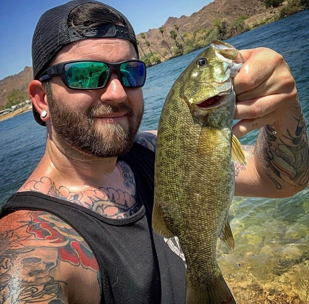 Filthy Anglers™さんのインスタグラム写真 - (Filthy Anglers™Instagram)「Wednesday Product Feature: Balsam EP Green Mirror - One of our ambassadors @socal.bass.angler has been wearing our ne Balsam EP Mirror lenses basically since they first came out. He's protecting his eyes on the water and searching out the fish with these Poloarized lenses.  We have a number of styles and options that will sit your needs on and off the water! Check them out today online at www.fitlhyanglers.com or amazon.com -  #fishing #catchandrelease #bassfishing #largemouthbass #getoutside #anglerapproved #outdoors #teamfilthy #lakelife #bigfish」7月25日 9時01分 - filthyanglers