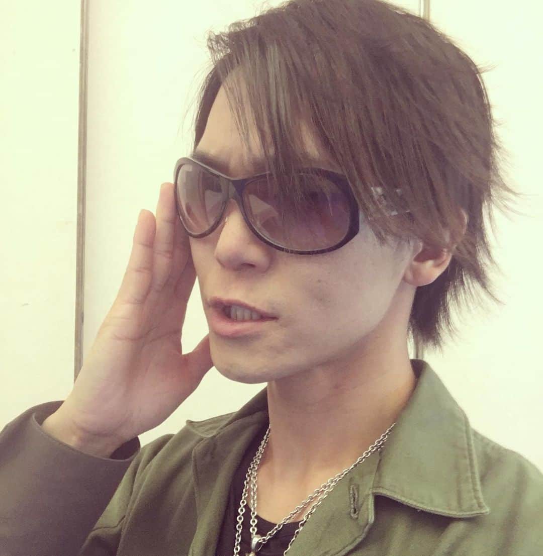 SHINPEIのインスタグラム：「BREAKERZが12周年を迎えました！﻿ ﻿ 全ては、応援してくれているTEAM BREAKERZとファンの皆さんのおかげです。﻿ ﻿ 12年経つと色々な事が変わってきたよね。﻿ ﻿ でも、俺たちBREAKERZが一歩ずつ歩き続けていくことは変わらない。﻿ ﻿ もちろん、応援してくれるみんなと一緒にね。﻿ ﻿ 13年目のBREAKERZは、一体どんな音楽が生み出せるだろう？﻿ ﻿ 楽しみでしかないです！﻿ ﻿ まずは、7/28のBREAKERZデビュー12周年記念イベント「灼熱のREAL SUMMER PARTY 2019」﻿ ﻿ そして、9/4リリースの新曲「闇夜に舞う青い鳥」﻿ ﻿ さらに、BREAKERZ LIVE TOUR 2019﻿ ﻿ 新しいBREAKERZを、楽しみにしててね！﻿ ﻿ ＃BREAKERZ12周年﻿」