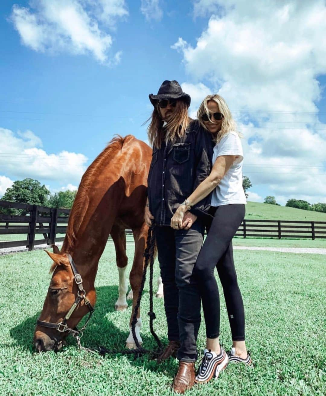 ビリー・レイ・サイラスさんのインスタグラム写真 - (ビリー・レイ・サイラスInstagram)「We got the #HorsesInTheBack @tishcyrus! Thank you for all the nominations @mtv @vmas @lilnasx Keep streamin' #OTR! The boss was smokin in #mothersdaughter 📷:@brandicyrus」7月25日 9時11分 - billyraycyrus