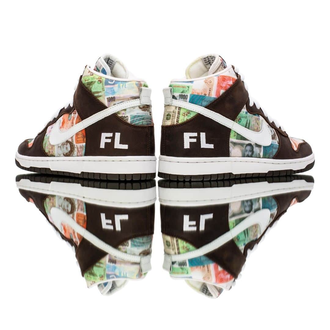 Flight Clubさんのインスタグラム写真 - (Flight ClubInstagram)「The highly regarded "For Love or Money" Nike SB Dunk was designed by NYC-based artist, Futura, in 2005 with a distinctive design that features a round-up of global currencies within the panels of the upper.」7月25日 9時15分 - flightclub