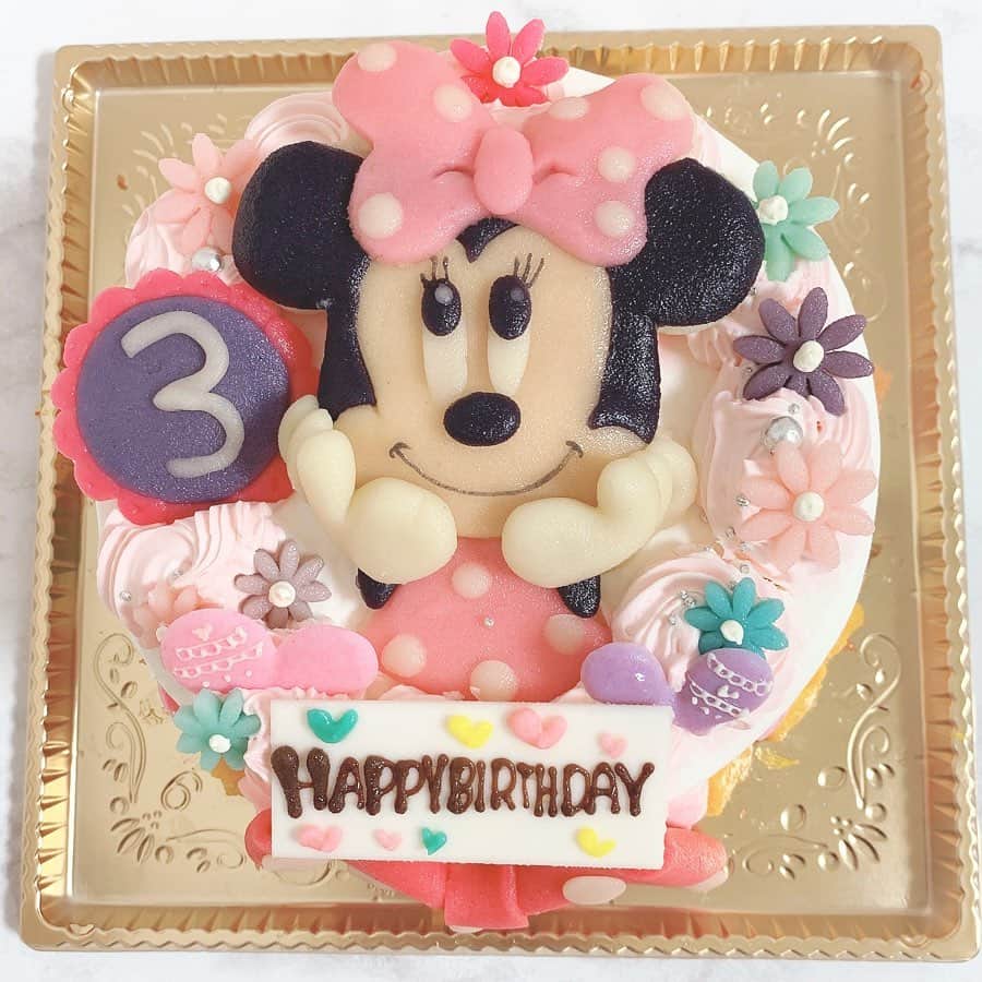 原田あかねさんのインスタグラム写真 原田あかねinstagram 少し前のことですが 3歳のお誕生日をお祝いしました ケーキは昨年 手作りで失敗したので 今年は Rorian Rorian さんの オーダーケーキにしました 誕生日 誕生日ケーキ Hbd 3