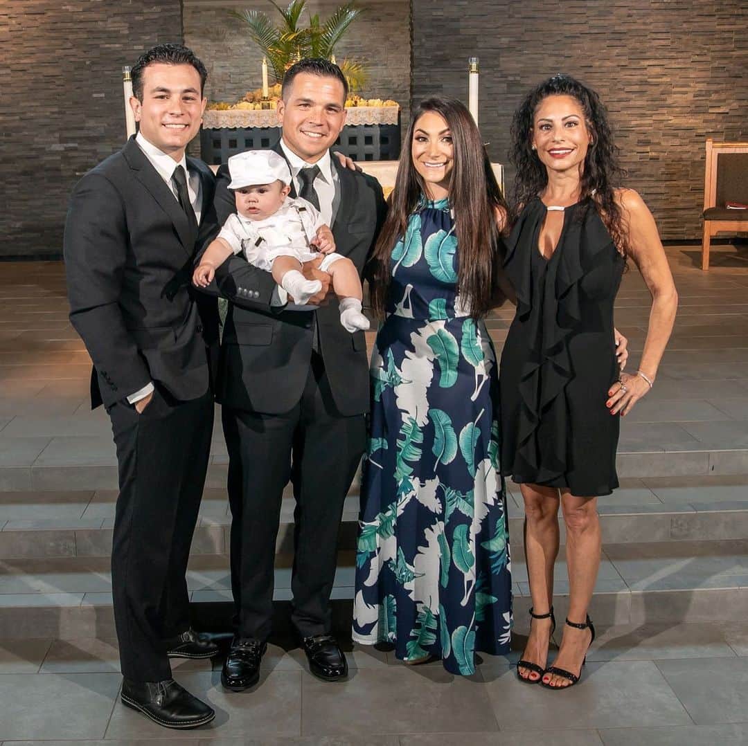 ディーナ・ニコール・コルテーゼのインスタグラム：「The God Parents 🙏🏽⛪️ #cjsbaptism 📸: @magicmomentsnj」