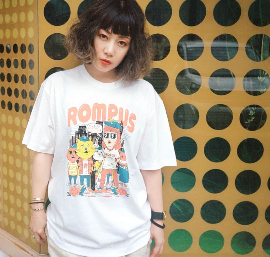のインスタグラム：「＼ ROMPUS ／﻿ 大貫亜美(PUFFY)×Candy Stripper﻿ ﻿ item : 微妙で愉快な仲間たちT price : ￥7,000(＋tax) color : OFF WHITE / BLACK size : 2(M) / 3(L) / 4(XL) #candystripper #candystore #rompus #puffy #大貫亜美 #藤井隆 #tmpaint」