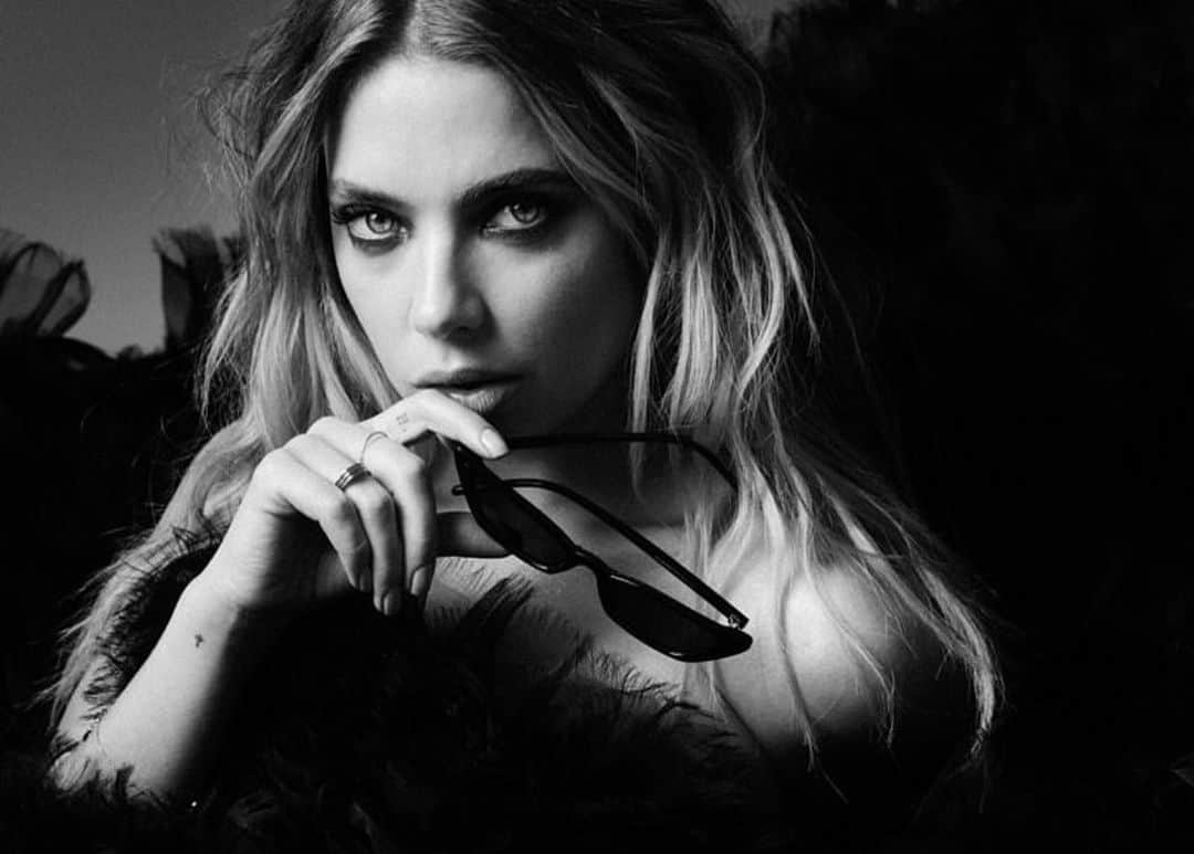 アシュレイ・ベンソンのインスタグラム：「@priverevaux #PriveXBenzo link in bio」