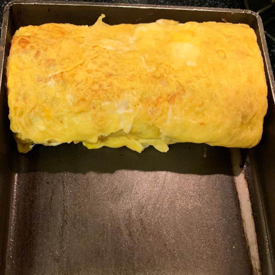 のインスタグラム：「そこそこうまくできました #たまごやき #とっつぁん料理」