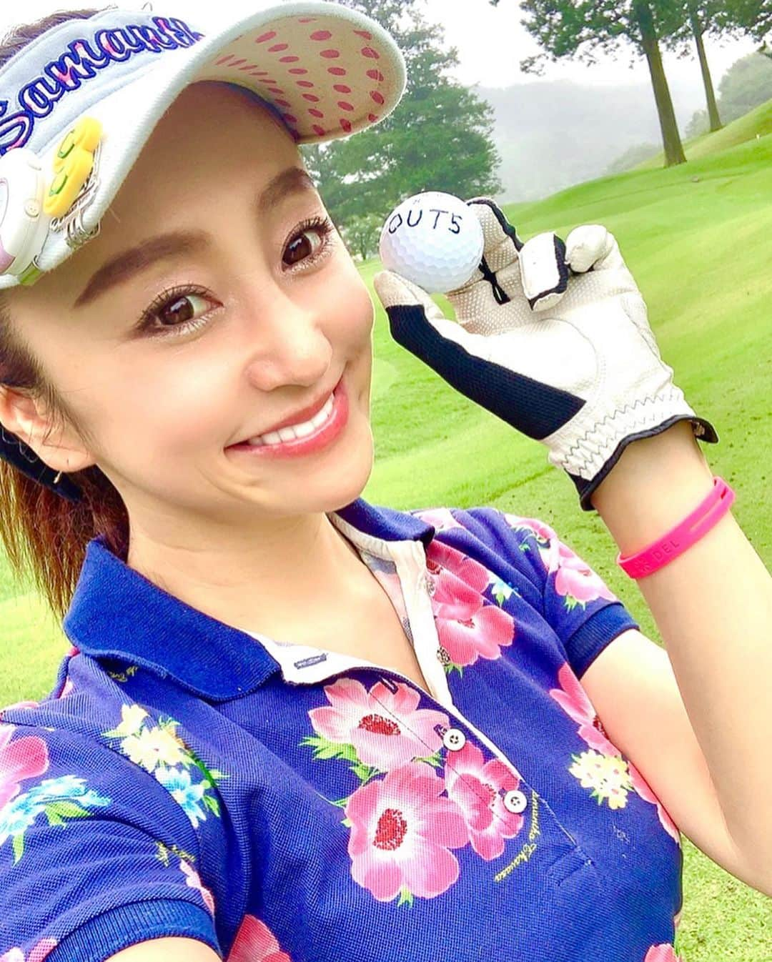 柑谷あゆみさんのインスタグラム写真 - (柑谷あゆみInstagram)「GTBカップ第5戦⛳️ ご参加の皆様ありがとうございました🥰 チームの皆様にも恵まれ、久々に100切りが見えたラウンドでした。 最終ホール池ぽちゃ2回で９打たたき、切れなかったけど、、🥺 だからゴルフって楽しい❤️ ・ #GTバーディーズカップ#GTバーディーズ #ゴルフトゥデイ#GOLFTODAY#三栄書房 #ラウンド#fujikurashaft #ゴルフウェア  #samanthathavasa #サマンサタバサ#ゴルフ女子#女子ゴルフ #ゴルファ #golf  #golfing  #golflife  #golfgirl  #instagolf  #golfer #girlgolfer #골프 #골프웨어 #กอล์ฟ#ゴルフ大好き #ゴルフコーデ #ゴルフコーディネート #ゴルフファッション#ゴルフ好きな人と繋がりたい」7月25日 10時29分 - kantani_ayumi