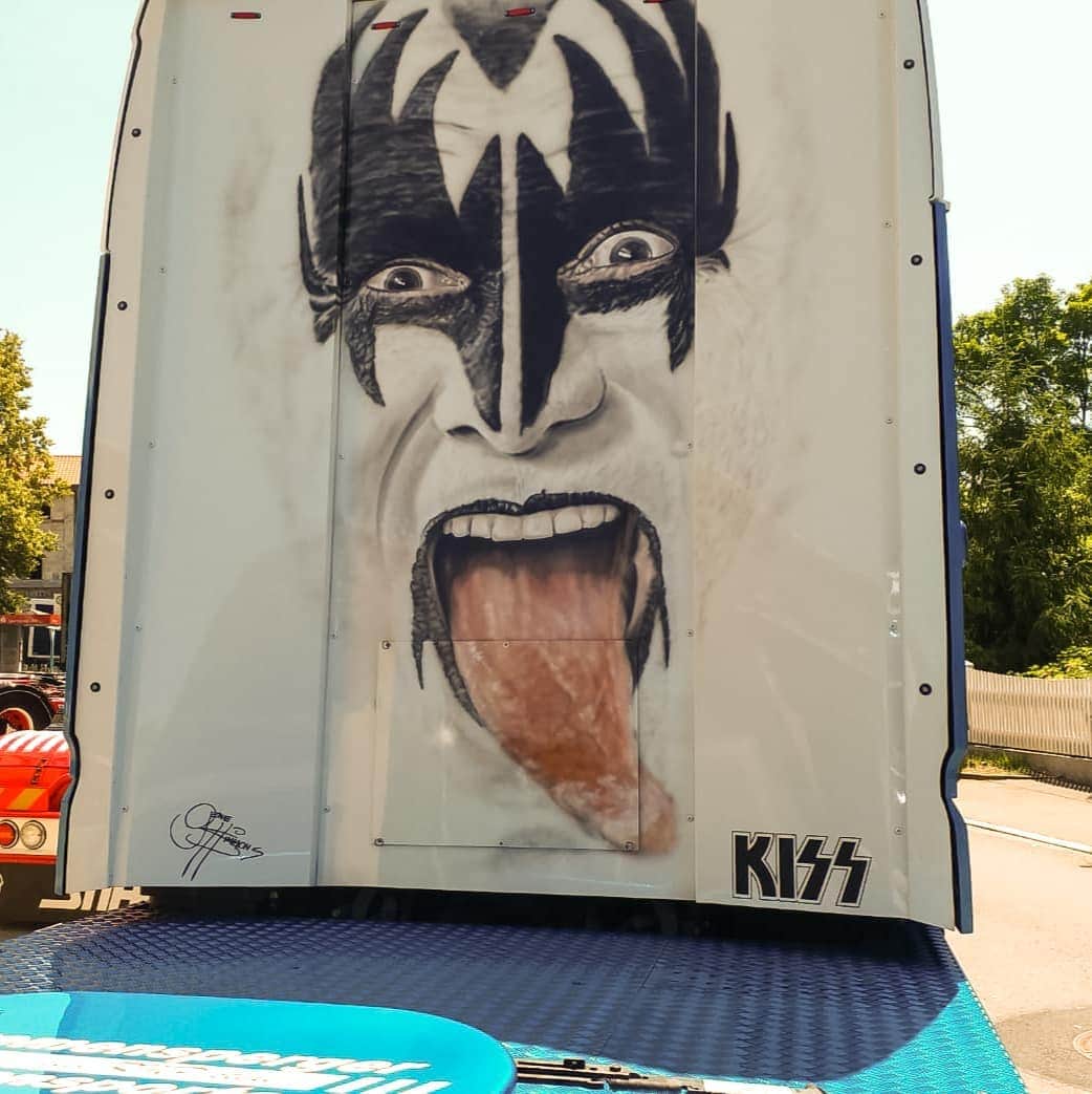 KISSさんのインスタグラム写真 - (KISSInstagram)「#KISSisEverywhere! @genesimmons  on the back of a truck cab in #Germany. Thanks to Martin S. for sharing with us! #KISSARMYROCKS!」7月25日 11時01分 - kissonline