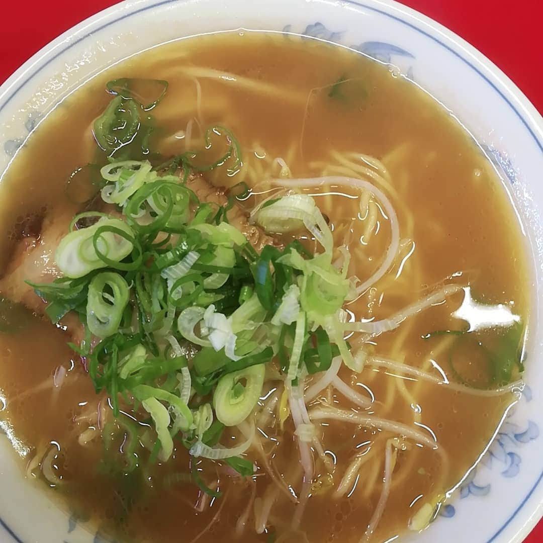 おぎたともこさんのインスタグラム写真 - (おぎたともこInstagram)「ラーメン食べた  #このみ #おぎたともこ #広島ラーメン #金太郎 #壁にメニューが貼ってある中華料理屋 #多分他のメニューも美味しい #そんなことよりトークライブ来てね #来れる方コメント欄にお名前と枚数をお願いします」7月25日 11時01分 - konomiogitatomoko