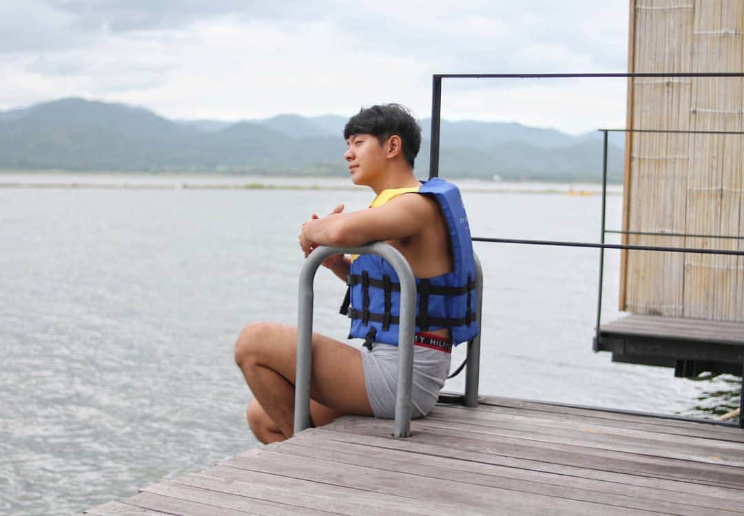アイス・サランユーさんのインスタグラム写真 - (アイス・サランユーInstagram)「เตรียมว่ายน้ำ ในสระธรรมชาติ ยามเช้า ลืมเอากางเกงว่ายน้ำมา  มีกางเกงอะไร ใส่กางกางนั้นละกันนะ🙈 #เที่ยวทั่วไทยกับไอซ์ศรัณยู  #กาญจนบุรี  #Z9Resort」7月25日 11時02分 - icesarunyu