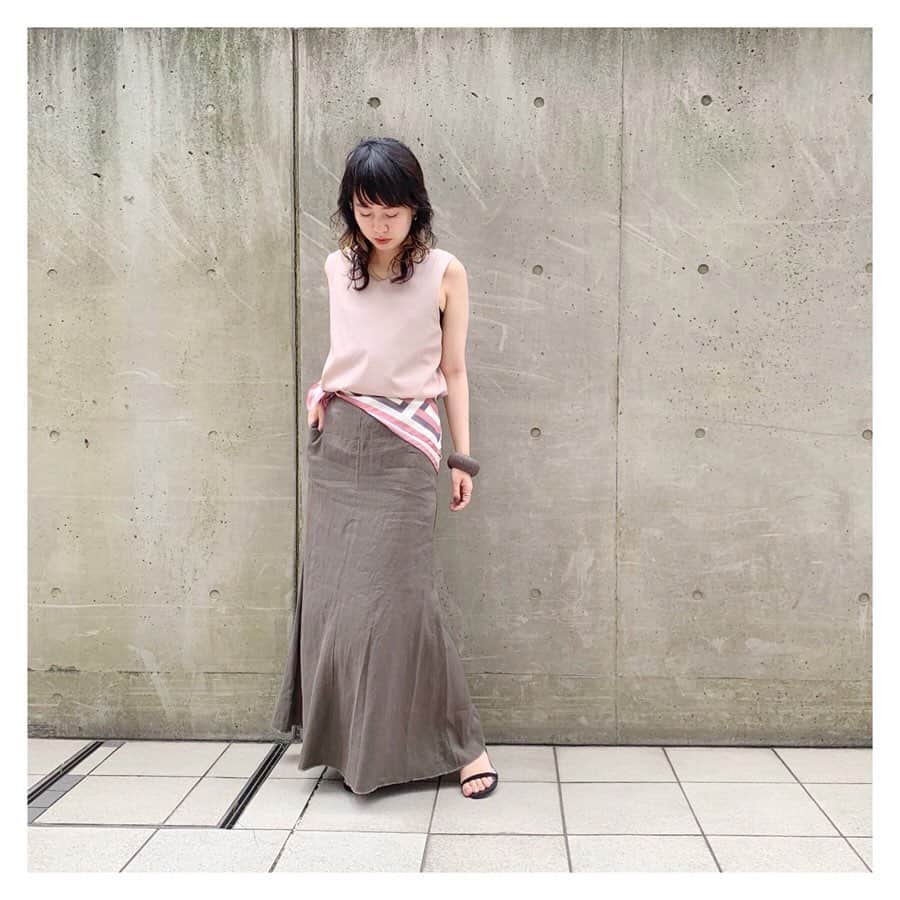 SHENERYさんのインスタグラム写真 - (SHENERYInstagram)「ㅤㅤㅤㅤㅤㅤㅤㅤㅤㅤㅤㅤㅤ 【SALE recommend item!】 ㅤㅤㅤㅤㅤㅤㅤㅤㅤㅤㅤㅤㅤ 本日よりルミネザバーゲンスタート！ ㅤㅤㅤㅤㅤㅤㅤㅤㅤㅤㅤㅤㅤ 夏にもさらりと着て頂けるリネンスカートは、 マーメイドシルエットで女性らしいラインが綺麗にでます。 ㅤㅤㅤㅤㅤㅤㅤㅤㅤㅤㅤㅤㅤ ・リネンマキシマーメイドスカート color:beige/khaki/orange price:¥14,000+tax → 30%OFF ㅤㅤㅤㅤㅤㅤㅤㅤㅤㅤㅤㅤㅤ #SHENERY_official#シーナリー #LUMINEthebargain#sale#skirt#linen #2019ss#SHENERY2019ss」7月25日 11時04分 - shenery_official