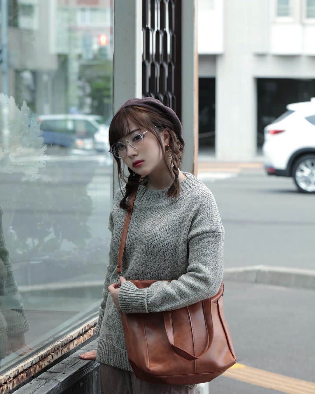 おもてちゃんのインスタグラム：「. ◎ベレー帽 ◎ミックスニット . ベレー帽はベージュ、キャメル、バーガンディ、ブラウン ピアスも商品だけど見えづらいからまた別で投稿します💎 #m_mignon」