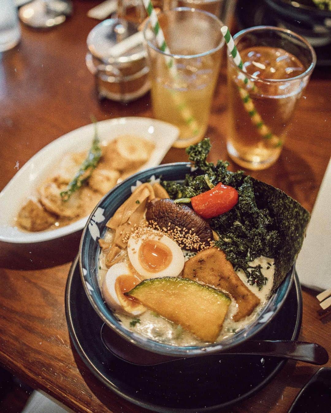 W E Y L I Eのインスタグラム：「The most delicious veggie ramen I ever tasted 🍜 I dream about this bowl of noods every once in a while. Comment 🍜 if you saw the vlog when we ate this! (p.s. the broth is vegan, I just added the 🥚)」