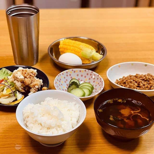 味ひとすじ　永谷園さんのインスタグラム写真 - (味ひとすじ　永谷園Instagram)「. #regram 【朝ごはんにはやっぱりあさげが付き物ですよね！！】 @anxijiさんの投稿をリグラムさせていただきました！  #永谷園  #ゆるめしのみかた  #ゆるめしの味方  #主婦の味方 . . 今日の朝ごはん。  #永谷園 あさげ(顆粒タイプ)生味噌タイプよりコクがあって好み。  #飯テロ  #ポテサラ ウスターソースかけ  #昨日採れた旬のトウモロコシ  #おかめ納豆  #きゅうりぬか漬け  #かた茹でたまご」7月25日 12時12分 - nagatanien_jp