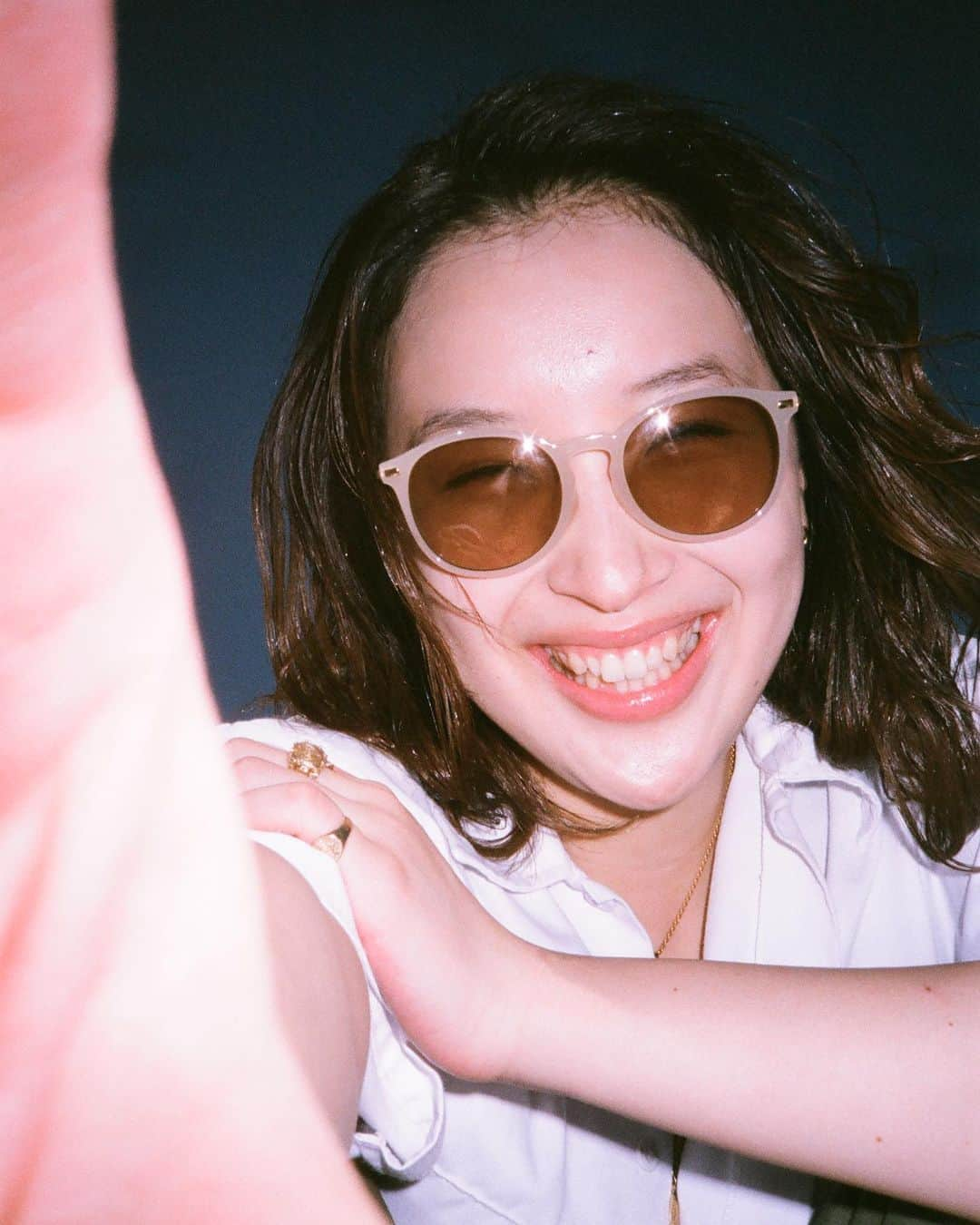 JINS公式さんのインスタグラム写真 - (JINS公式Instagram)「JINS SUNGLASSES 19SS 「Like a Aaliyah」 . styling: @baggiojt photo: @harujinushi hair&make-up: @morita_kohei0409 models: @hrkhrks @ayano_nakano @rp_ryo @3ae_h___ @soph.ii @_boogie.man @ryoooo____7 . Supported by @zipperjp and @jins_japan . . . . #ジンズ #JINS #sunglasses #neweyewear #eyewear #summerfashiontrends #fashiongrams #19ss #sunglasseslove #サマーファッション #夏コーディネート #90sfashions #90年代ファッション #サングラス女子 #ジッパー #サングラス #サングラスコーデ #サングラス必須 #グラサン #グラサン女子 #さんぐらす #サングラス大好き #サングラス好き #UV対策 #紫外線カット #紫外線予防 #笑顔とメガネ #🕶☀️ #🕶🕶 #🕶」7月25日 12時18分 - jins_japan