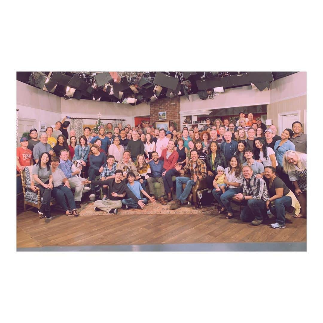 ブリジット・メンドラーのインスタグラム：「Sososososo grateful for my experience on #merryhappywhatever for so many reasons. The scripts are hilarious, the characters are deep, and above all, the people that came together to make the show have left an imprint on my heart. So glad that I met each and every one of you! Thank you @netflix for bringing us together!」