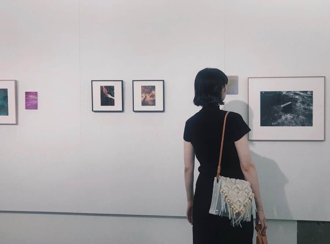大澤実音穂さんのインスタグラム写真 - (大澤実音穂Instagram)「🚀 井崎くんの『 TIME MACHINE 』写真集の物語も話してくれてとっても素敵な個展でした。抜群のセンス。。写真集に私たちの名前も載ってて嬉しかったなあ〜」7月25日 12時28分 - ______mineho