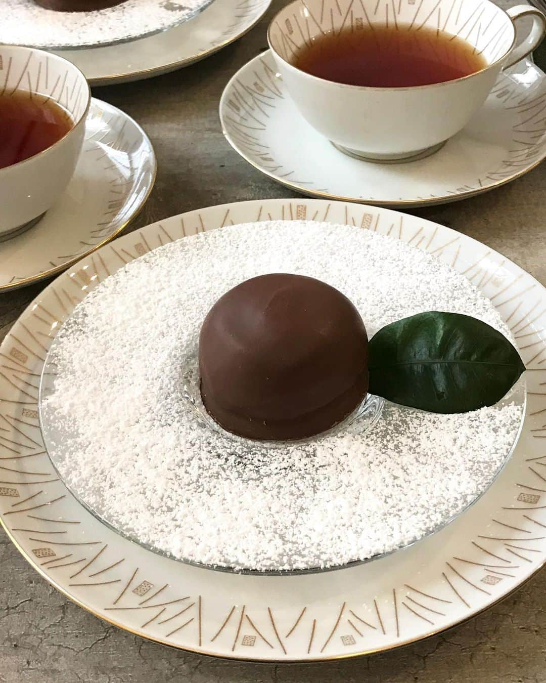 Li Tian の雑貨屋さんのインスタグラム写真 - (Li Tian の雑貨屋Instagram)「Chocolate 💩🙊? It’s chocolate coated marshmallow on a biscuit base that’s already so sweet that u wonder why they still dust the entire plate with icing sugar 🤣 wish the dessert course could be something else rather than a korean/Japanese snack lookalike to match the price but oh well, the black tea was good • • • #sgeats #singapore #local #best #delicious #food #igsg #sgig #exploresingapore #eat #sgfoodies #gourmet #yummy #yum #sgfood #foodsg #burpple #exploresingapore #beautifulcuisines #bonappetit #instagood  #eatlocal #afternoon #chocolate #dessert」7月25日 12時41分 - dairyandcream