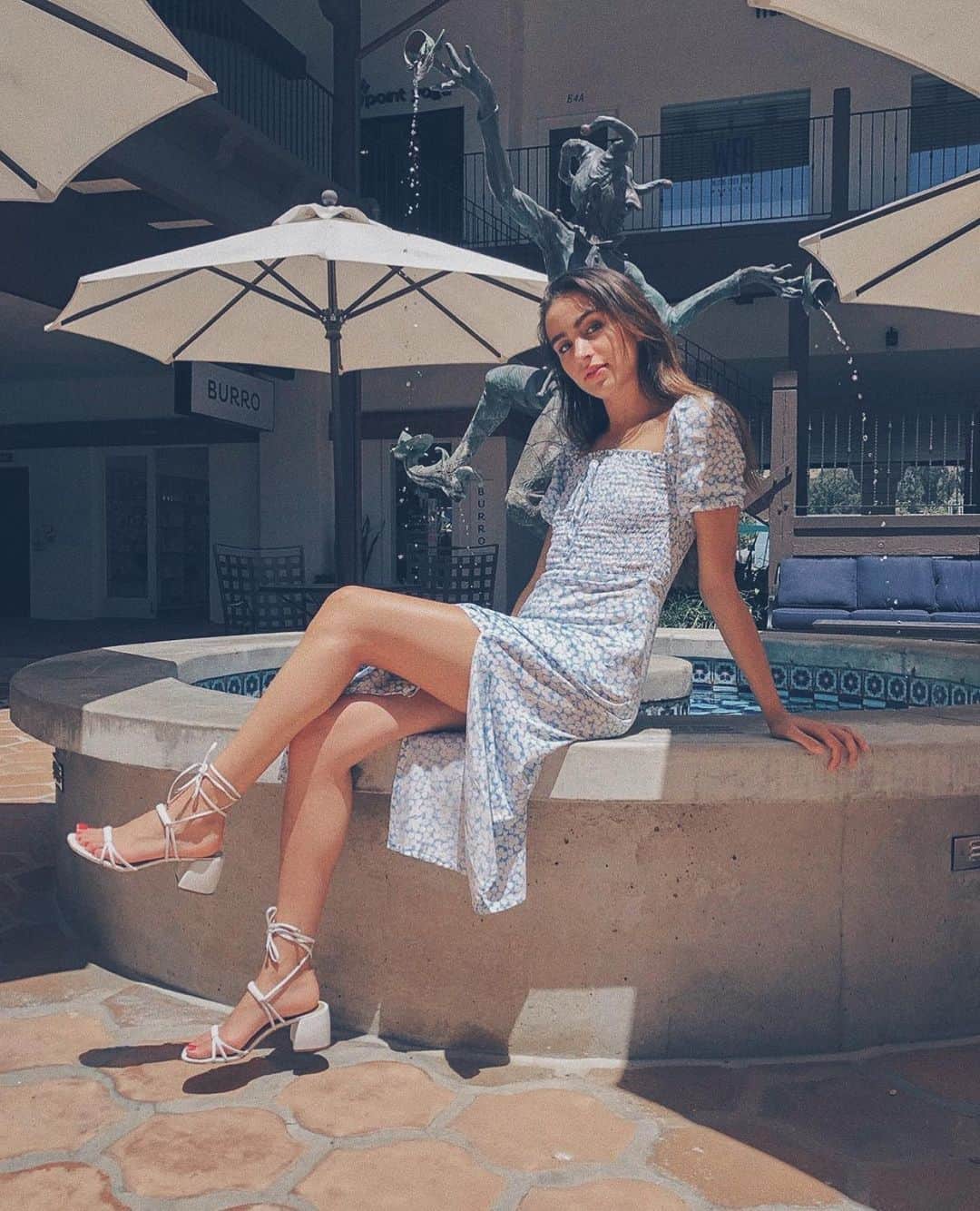 ブルーライフのインスタグラム：「@bellachastain in the majorelle midi dress by @faithfullthebrand ⭐️」