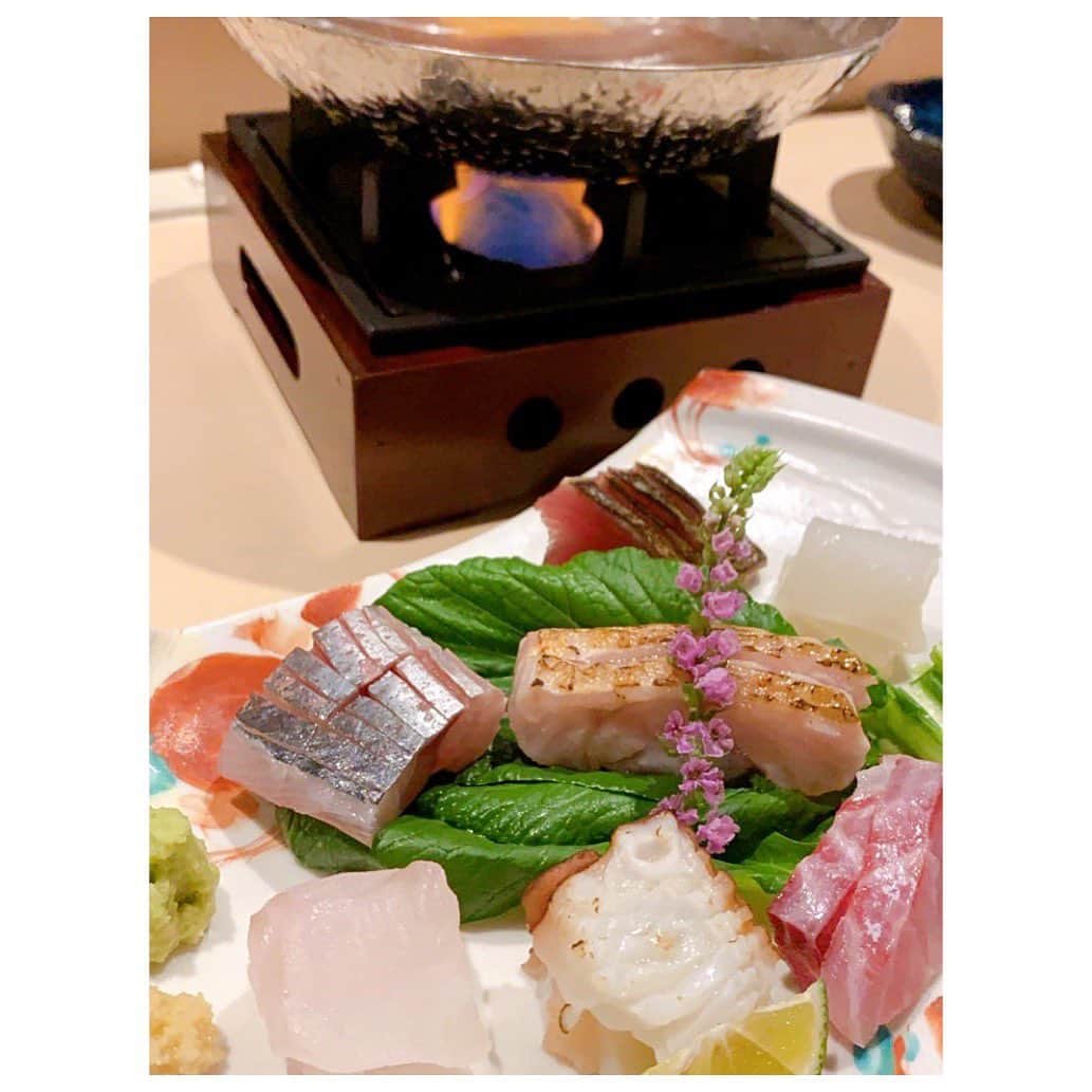 李ヒャンさんのインスタグラム写真 - (李ヒャンInstagram)「先日 @this_is_abechan からのお祝いご飯でずっと行きたかった季っ句へやっと行けました。 そのままでも食べられるお魚のしゃぶしゃぶをはじめ全部美味しかったー。 はじめて食べた新ぎんなんは不思議な食感でとっても美味しくてバクバク食べちゃった😋 久しぶりに食べた31のアイスケーキも嬉しかったな。 なんとなくお酒が飲みたくなる雰囲気で(下戸だけども、、)ノンアルシャンパンで酔いましたわ🤪ww あべこステキな夜をありがとう❤️」7月25日 22時12分 - 73hyang