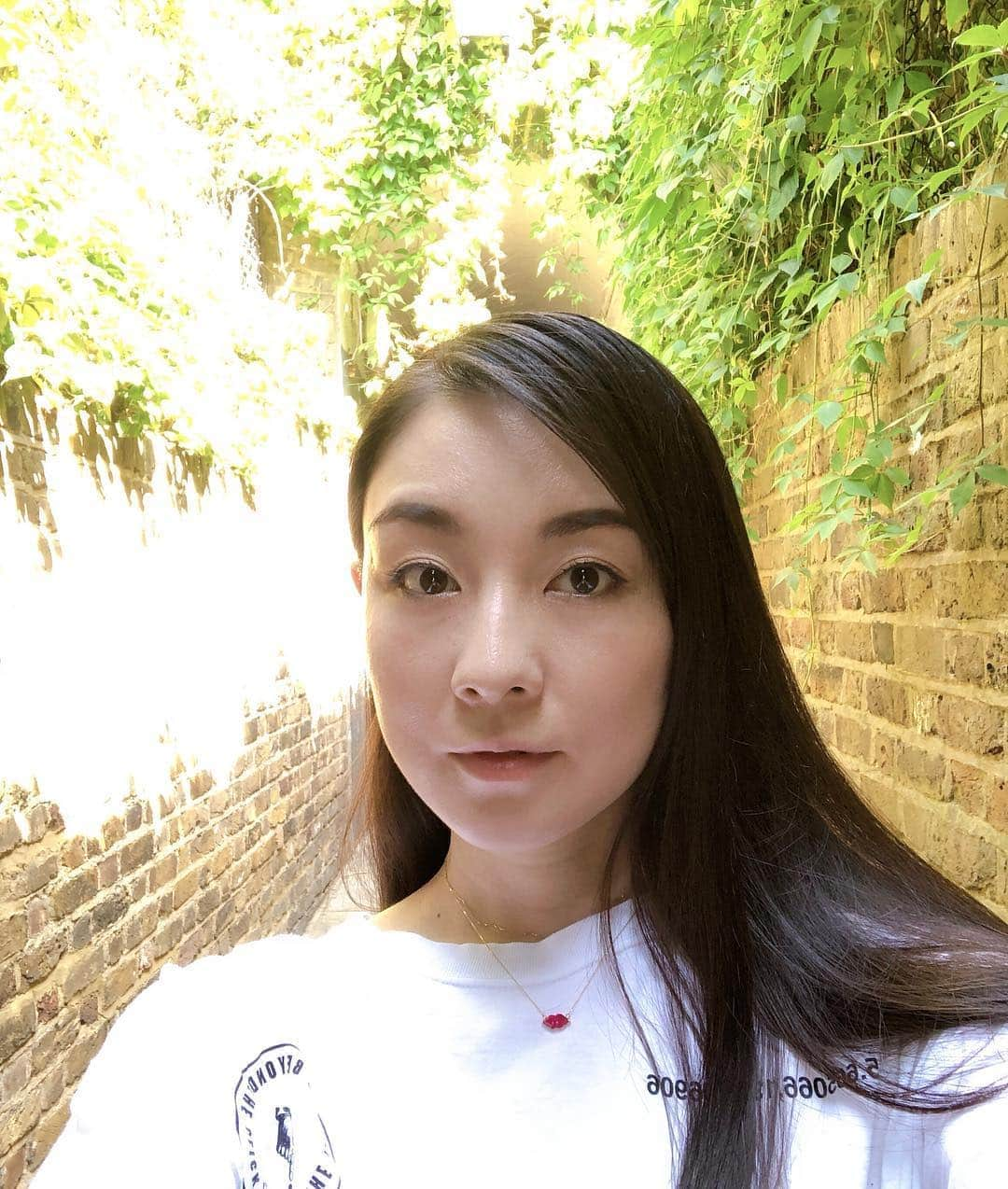 伊藤歩さんのインスタグラム写真 - (伊藤歩Instagram)「Crazy hot summer in London🇬🇧 * * * これから39℃になるみたい🥴🤪😱 溶けるおー  #uk#england🇬🇧#london#londonlife#sunnydays#superhot#summer#lovetravels#lovefood#travelgram#ayumi ito#ロンドン#夏#かき氷食べたい#旅好き#猫好き#前髪伸ばし中#ヘビーローテーション#お気に入り#ルビー#ハートネックレス#bijouest#伊藤歩」7月25日 22時13分 - ayumi__ito