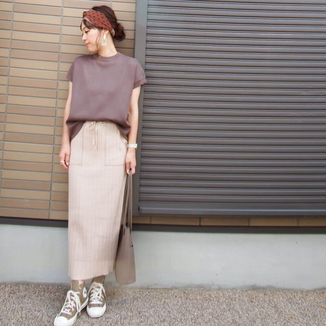 miho.a.nicoさんのインスタグラム写真 - (miho.a.nicoInstagram)「コーデの記録😊 ・ @wclosetwearsinc さんのポケット付きロングスカート❤︎ このスカート、生地もめっちゃしっかりしてるし丈も長めでかなり良い😆✨ ・ ・ skirt# @wclosetwearsinc ・ ・ 左から→ tops# @urs_official  bag# @florist_zozotown shoes# @converse_jp  watch# @mavenjapan  pierce#grl @grl_official  ring# @yarkamadeinfo ・ ・ denim# @freaksstore_official  sandal#viaj bag#grl @grl_official ・ ・ ・ ・ #cordinate#outfit#instafashion #プチプラコーデ#コーデ#コーディネート#ママコーデ#ママファッション#今日のコーデ #ファッション#オトナカジュアル #ootd#pr#グレイル」7月25日 22時23分 - miho.a.nico
