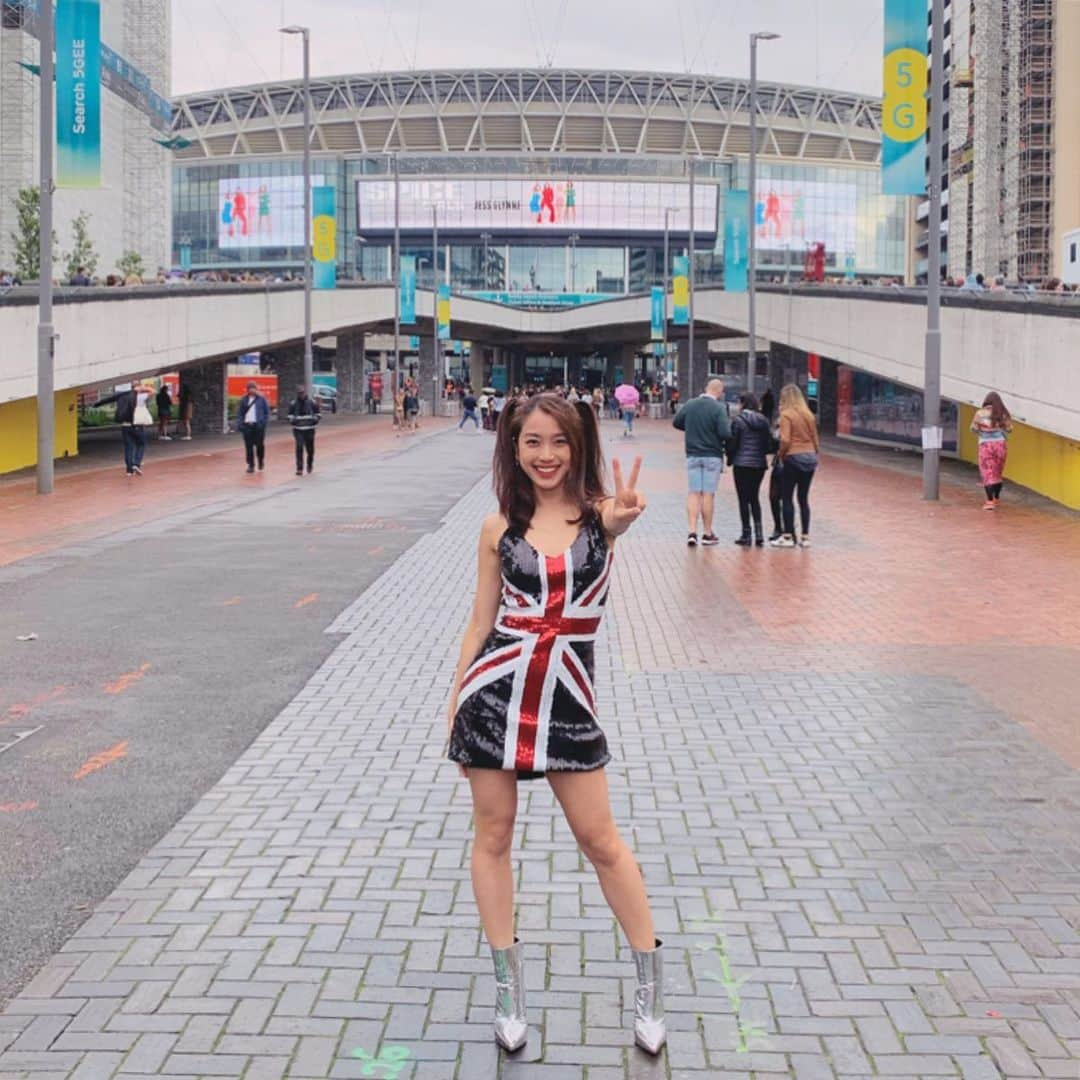 レスレイ・チアンさんのインスタグラム写真 - (レスレイ・チアンInstagram)「Spice Girls Concert at Wembley Stadium. 🇬🇧 I’ve literally waited 21 years for this! A childhood dream come true! How special it was to be surrounded by 80,000 other fellow Spice Girls and Spice Boys!! #spicegirls #spicegirls2019 #wembleystadium #yoilltellyouwhatiwantwhatireallyreallywant #throwback #latergram #happysummer #london #UK」7月25日 22時32分 - lesleychianglove