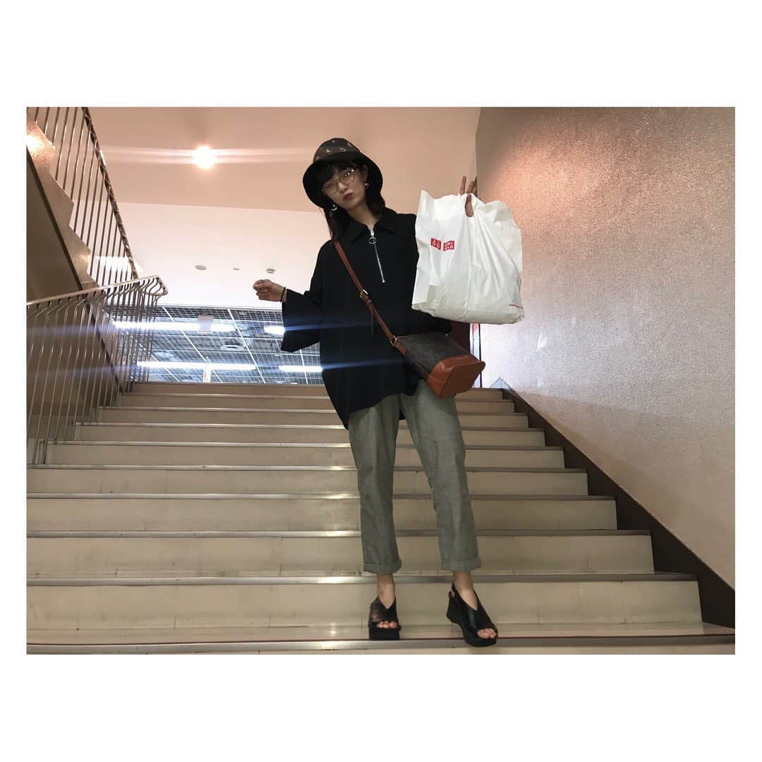 田中皓子さんのインスタグラム写真 - (田中皓子Instagram)「. ダボっと。 最近ズボンはロールアップが好き。 ちょっと抜け感でるから オシャレになった気分😏ふふ . #ootd #ootdfashion #fashion #whoswhogallery #sly #michaelkors」7月25日 22時32分 - kouko_0616