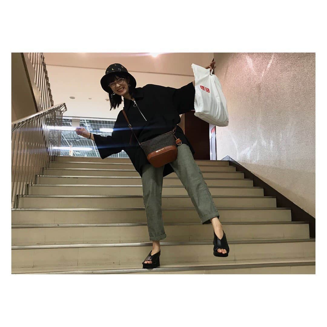 田中皓子さんのインスタグラム写真 - (田中皓子Instagram)「. ダボっと。 最近ズボンはロールアップが好き。 ちょっと抜け感でるから オシャレになった気分😏ふふ . #ootd #ootdfashion #fashion #whoswhogallery #sly #michaelkors」7月25日 22時32分 - kouko_0616