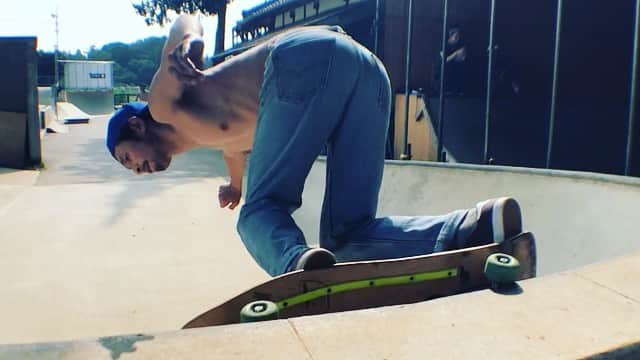 春日潤也さんのインスタグラム写真 - (春日潤也Instagram)「b/sが 上手くなりたい。。。 #skateboard  #skateboards  #skate  #axisskatepark」7月25日 22時35分 - junya_kasuga