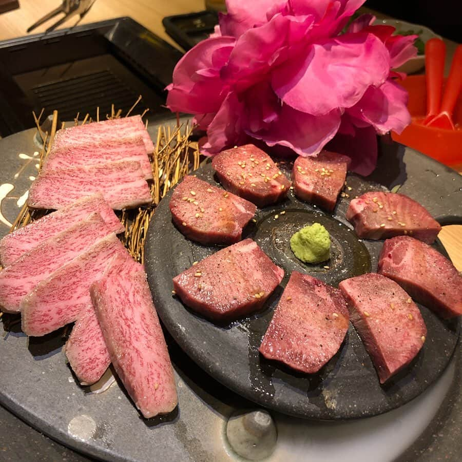 大浦育子さんのインスタグラム写真 - (大浦育子Instagram)「美味しかった焼肉❤️ 記録に残しておこう😋 毎年恒例の @rikonakamine 家族と お互いの旦那さんの合同birthday👏 周りの誕生日の便乗ご飯って最高ですね😂 最後の写真は〆のおかわりタン♡ よく焼肉の〆にタンが食べたくなるの私だけ？笑 . . #焼肉#東京苑#お肉大好き」7月25日 22時43分 - ikuko_oura