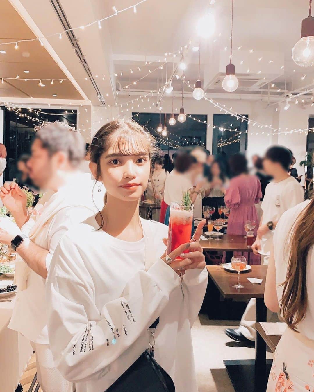 佐々木まゆのインスタグラム：「りょうこさんと〜🐸 . . . . . #ビーフィーターピンク  #ビーフィーター #ジントニック #ピント二」