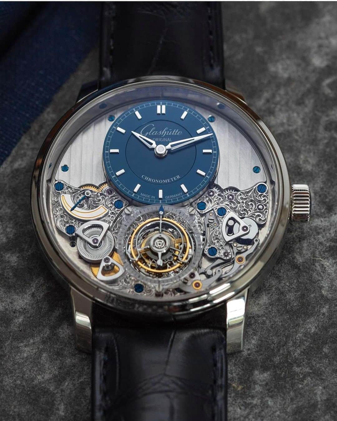 Daily Watchさんのインスタグラム写真 - (Daily WatchInstagram)「The 2019 @GlashuetteOriginal Senator Chronometer Tourbillon. A limited edition of 25 pieces in platinum. This new timepiece presents the first-ever flying tourbillon with a second-stop mechanism combined with a zero-reset and minute detent 👌🏼 #GlashütteOriginal」7月25日 23時04分 - dailywatch