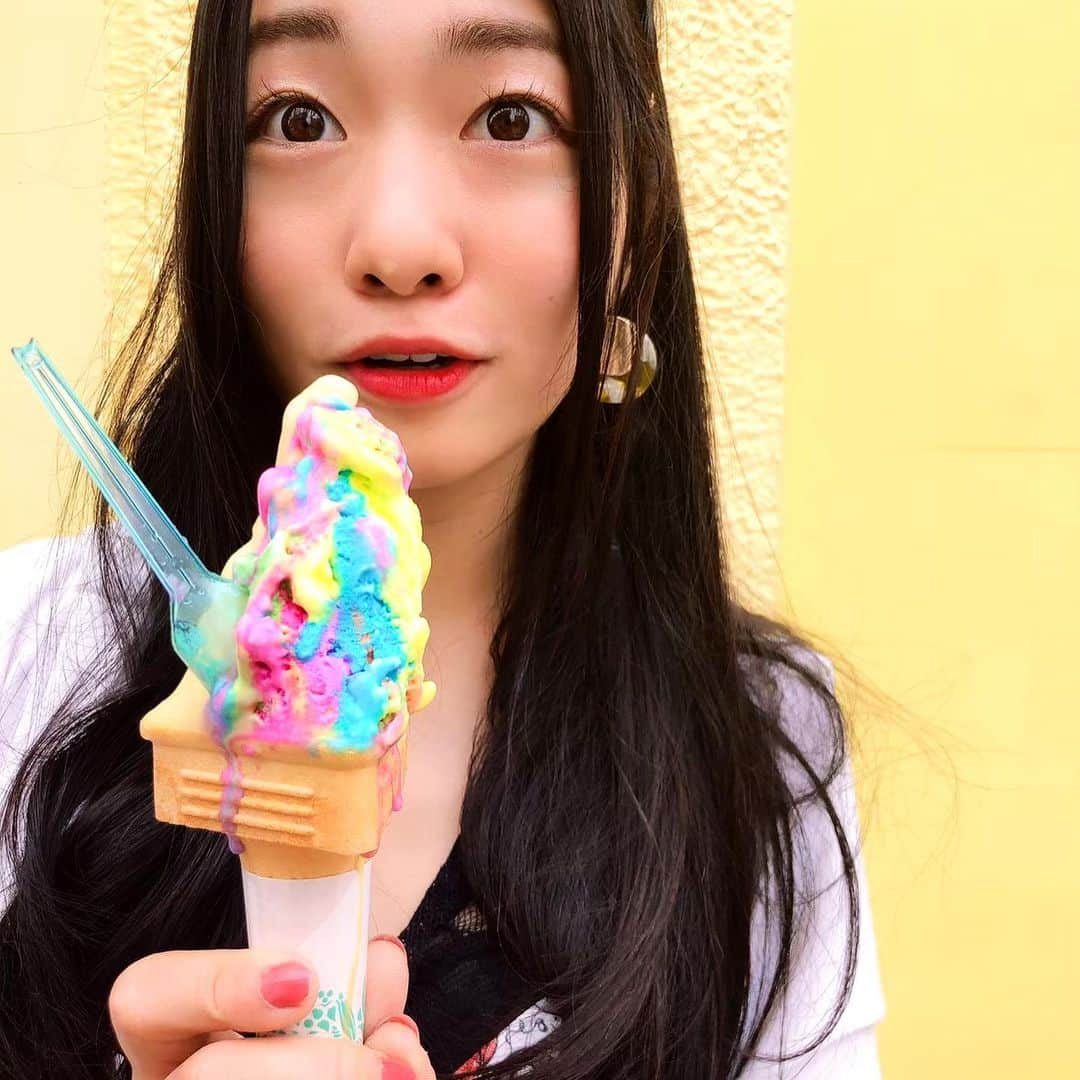 桜雪さんのインスタグラム写真 - (桜雪Instagram)「アイス食べたい！夏！！ 食べようとしたら鼻にアイスついちゃった時の写真笑笑  #レインボーアイス #夏スイーツ  #インスタ映えスイーツ #夏がきた #instaicecream #icecreamgram #rainbowicecream」7月25日 23時06分 - yuki_12hsm