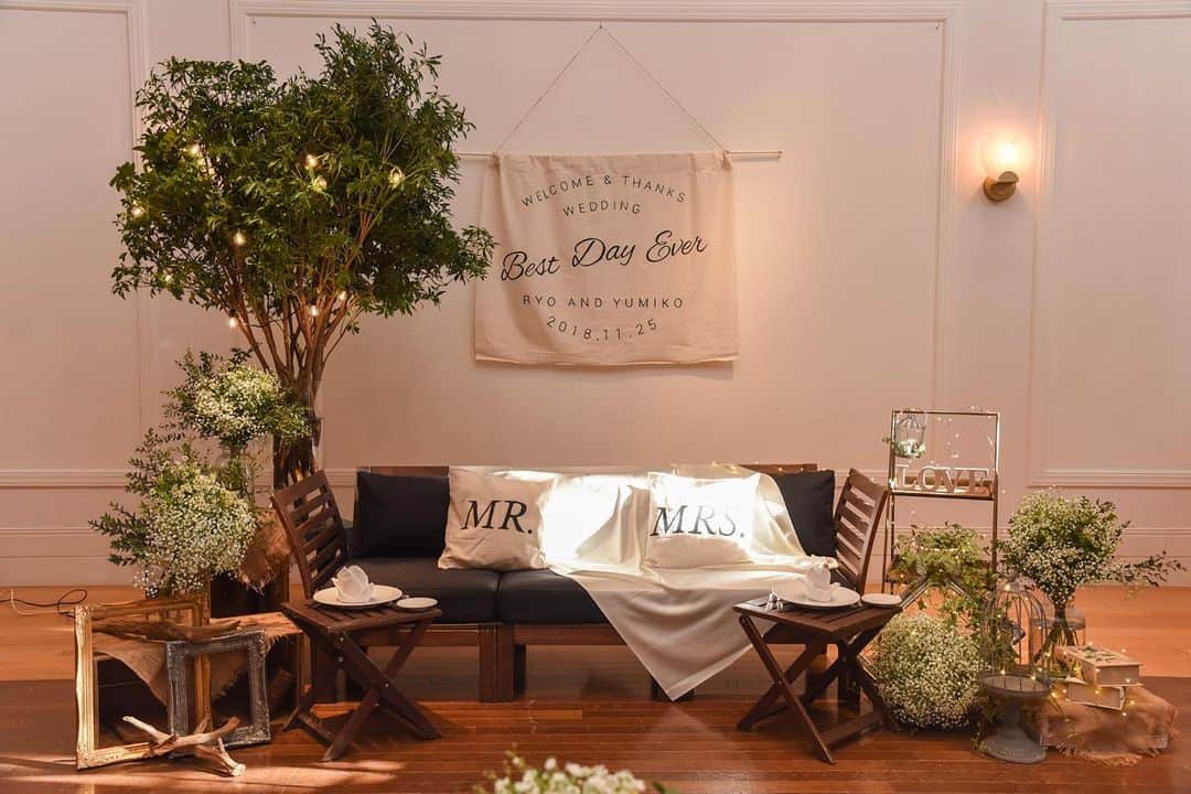 ヴィラデマリアージュさいたまのインスタグラム：「—Party Report— . “Picnic” Ryo & Yumiko’s wedding . おふたりの人柄や感性から マリアージュコーディネーターが ご提案させていただいたコンセプト . . 南フランスの街中で、ゲストの皆様と一緒に ピクニックを楽しんでいるように . 街には自転車やガーランド . お花で溢れたバスケットも置いて ゲストをお迎えしました . 披露宴会場内はガーランドと グリーン多めのメイン席で ゲストの皆様とたくさんお写真をお撮りしました . . おふたりとゲストが 近い距離感で、最高の笑顔が溢れる あたたかい一日となりました Bon Mariage! . . . #villasdesmariages#ヴィラデマリアージュ#ヴィラデマリアージュさいたま#結婚式レポート#結婚式場#ウェディング#wedding#ブライダルフェア  #式場見学#大宮結婚式場#結婚式場探し#式場探し#南フランス #ウェディングネーム#weddingname#コンセプトウェディング#プレ花嫁#プレ花嫁準備#プレ花嫁さんと繋がりたい#卒花嫁#卒花嫁レポ#卒花嫁さんとも繋がりたい#weddingphotography#weddingphotos#weddingphoto#ウェディングフォト」