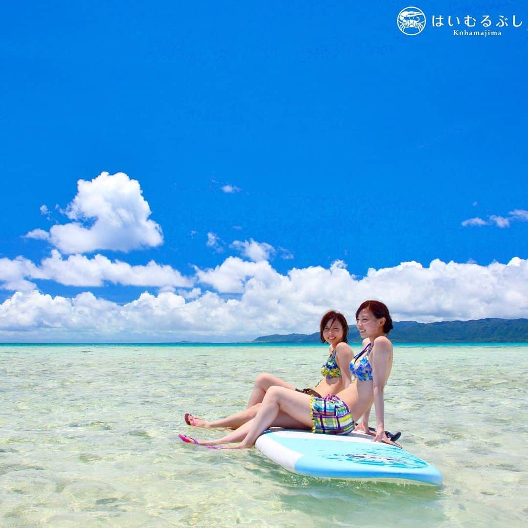 HAIMURUBUSHI はいむるぶしさんのインスタグラム写真 - (HAIMURUBUSHI はいむるぶしInstagram)「沖縄の夏空の下、スタンドアップパドルを楽しむ離島の休日… 笑顔になれる美しい海景が広がっています。 #沖縄 #八重山諸島 #離島 #小浜島 #スタンドアップパドル #はいむるぶし #japan #okinaaa #yaeyamaislands #sup #standuppaddleboard #kohamaisland #beachresort #haimurubushi」7月25日 23時27分 - haimurubushi_resorts