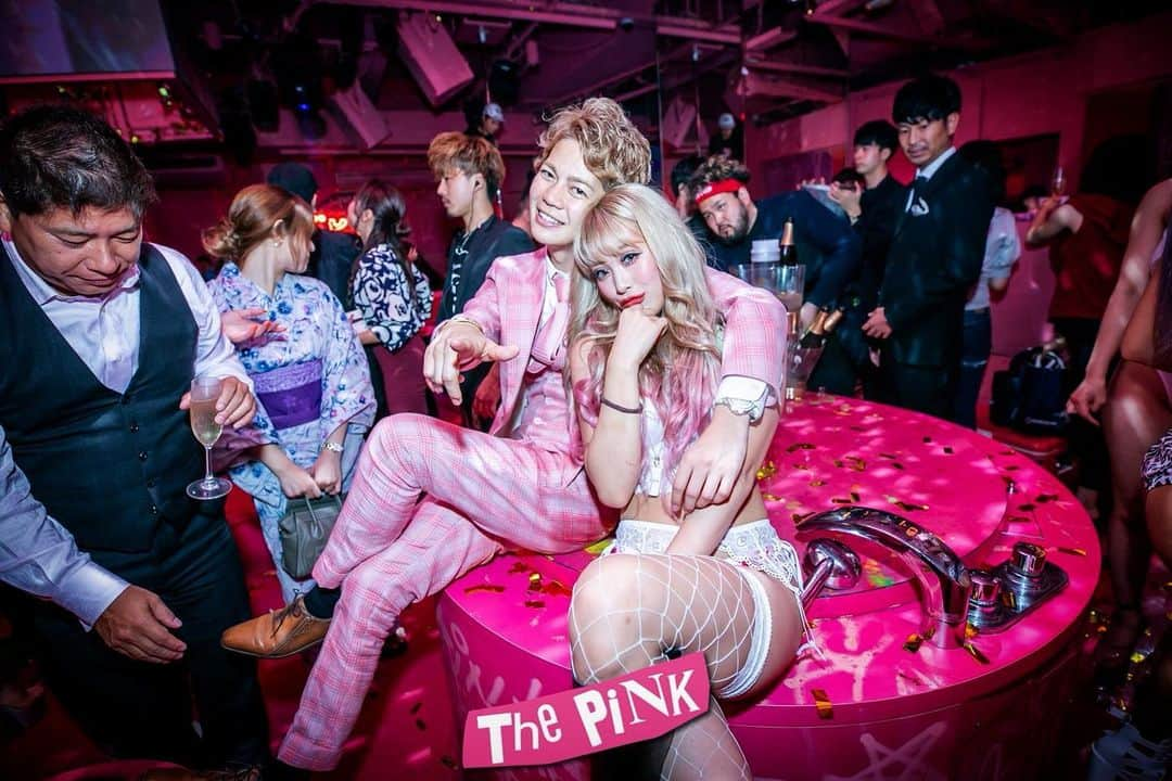 春木開さんのインスタグラム写真 - (春木開Instagram)「THE PINKより俺PINK💝﻿ ﻿ 日本一ピンクが似合う男を目指して🤩﻿ ﻿ #桃色向上委員会 #pink #thepink #七浦隼人 @___thepink___  #世界初オールピンクのナイトクラブ  #大阪新名所」7月25日 14時36分 - haruki.kai