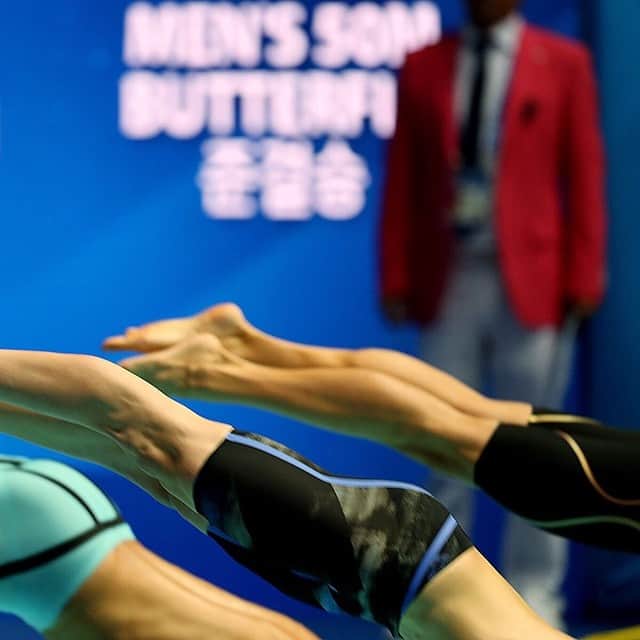 日本経済新聞社さんのインスタグラム写真 - (日本経済新聞社Instagram)「【Tokyo2020まであと1年】 韓国・光州で開催されている水泳世界選手権の競泳会場です。写真はスタートする選手たちです。#TOKYO2020　#東京五輪 #東京オリンピック #パラリンピック #写真 #日経 #日経写真部 #東京 #Olympics #Paralympics #Japan #photo #photography #photographer #nikkei #visualambassadors #wonderful_places #instagood #main_vision #lensbible #tokyo　#Gwangju2019」7月25日 14時50分 - nikkei