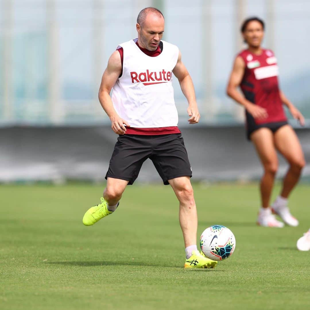 ヴィッセル神戸さんのインスタグラム写真 - (ヴィッセル神戸Instagram)「バルサ戦の準備！💪🏼 Getting ready for @fcbarcelona! 💪🏼 . #vissel #visselkobe #ヴィッセル神戸 #WeAreKobe #Kobe #神戸 #一致団結 #FCBarcelona #Barcelona #バルセロナ」7月25日 15時01分 - visselkobe