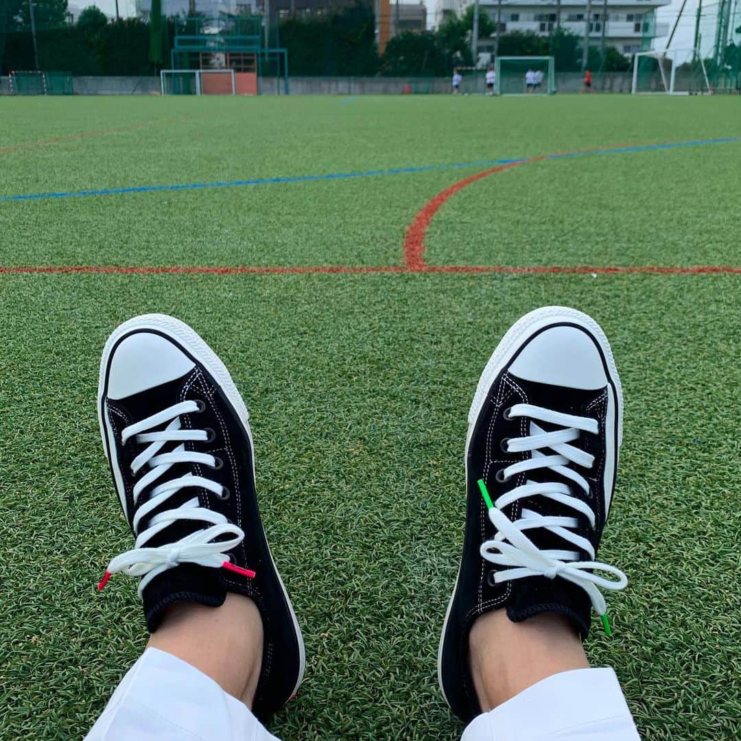 のインスタグラム：「打合せで夏休みの母校に。 休みなのに学校来て凧上げしてたり、フットサルしてたり… みんな学校好きだね〜！ 高校校舎の取り壊しもスタート。新校舎に自分の名前刻まれるのが待ち遠しいな！」