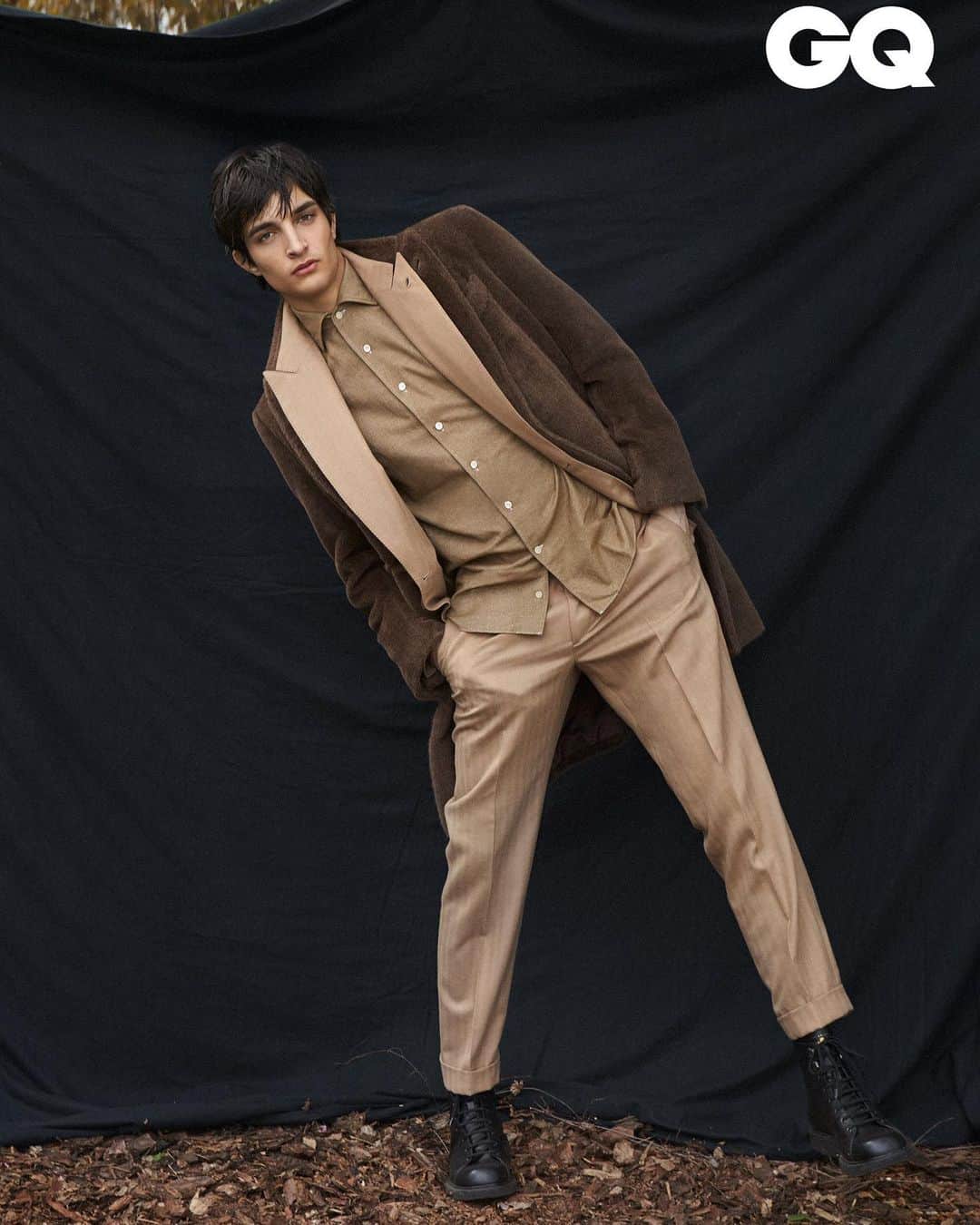 のインスタグラム：「@carshoe Military #Boots as seen in the July issue of @gqitalia  Photographed by @mark_pillai_photography  Styled by @nikpiras  #CarShoeInthePress」