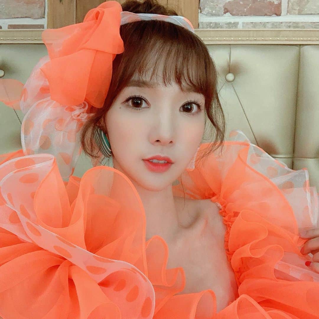 ミンヒ さんのインスタグラム写真 - (ミンヒ Instagram)「앜.. 귀여운 컨셉 촬영👧🏻 상콤한 오렌지걸 변신🧡💛」7月25日 15時35分 - juminhee